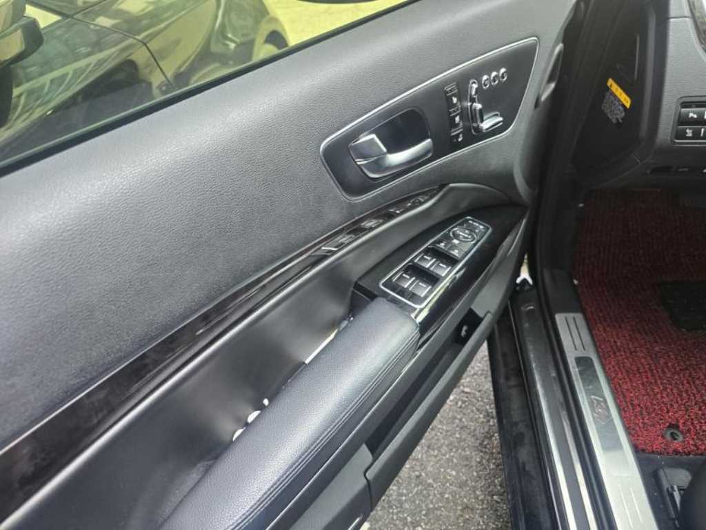 Kia K9 — photo 08