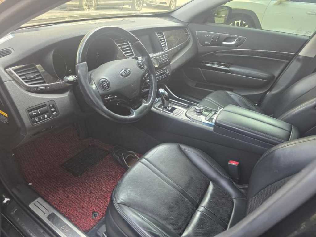 Kia K9 — photo 09