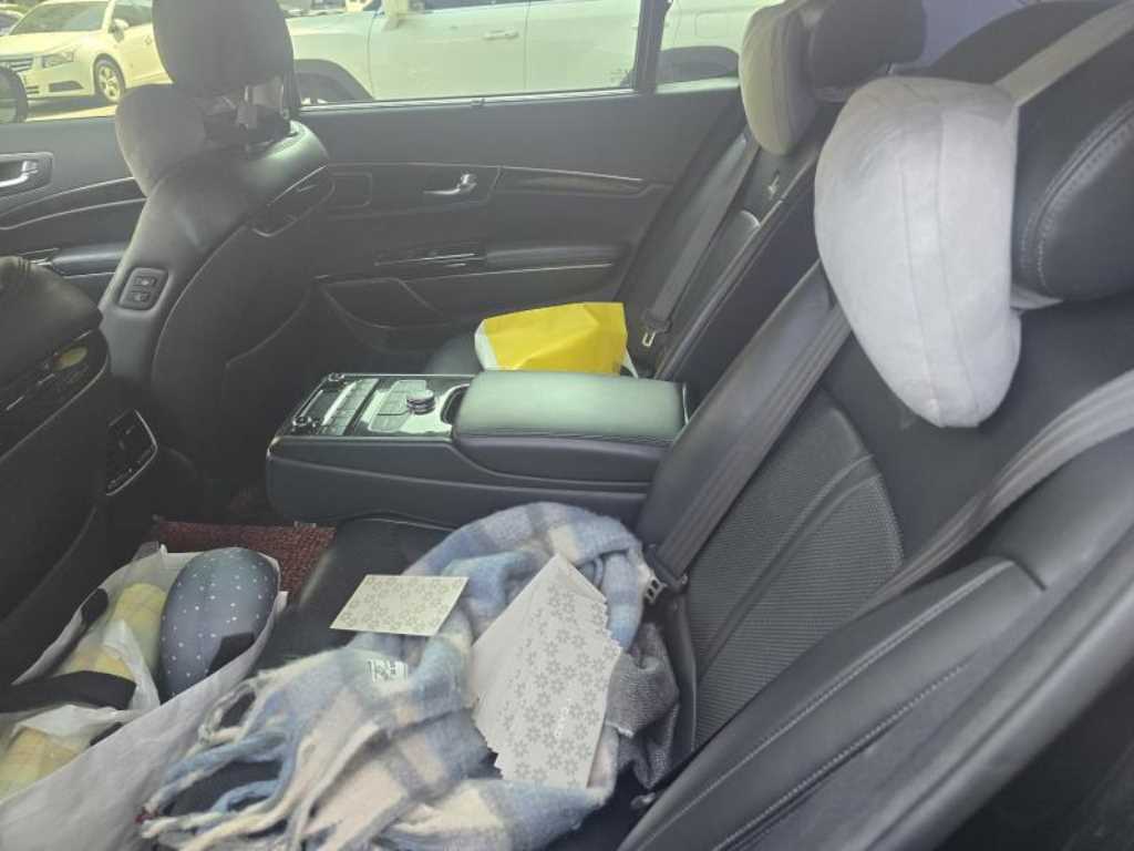 Kia K9 — photo 11
