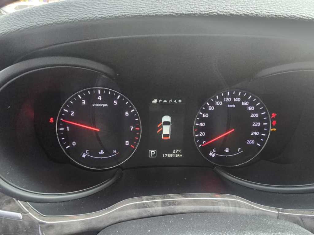 Kia K9 — photo 12