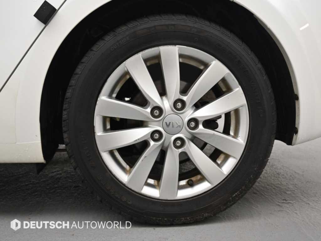 Kia K3 — photo 05