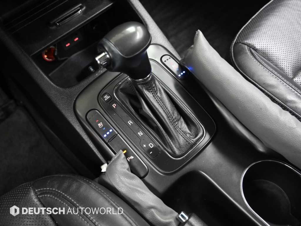 Kia K3 — photo 09
