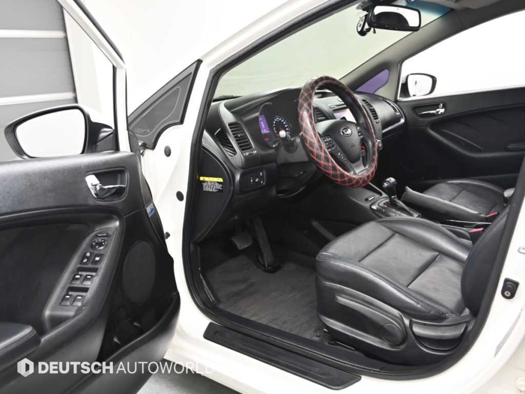 Kia K3 — photo 11