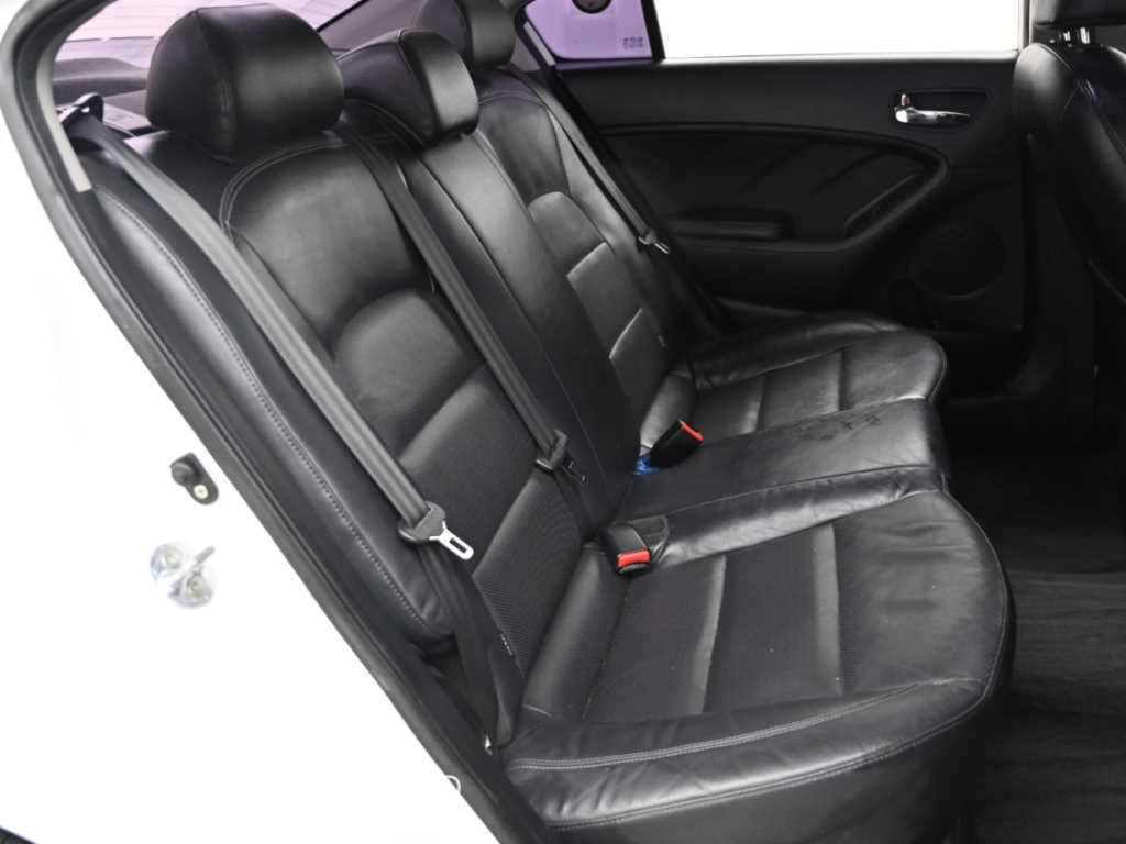Kia K3 — photo 12