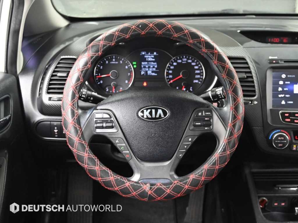 Kia K3 — photo 13