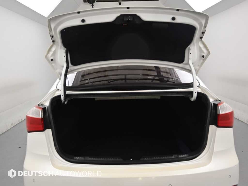 Kia K3 — photo 19