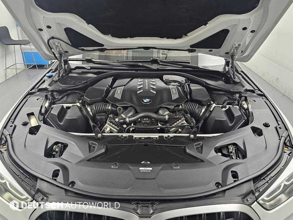 BMW 8-Series — photo 06