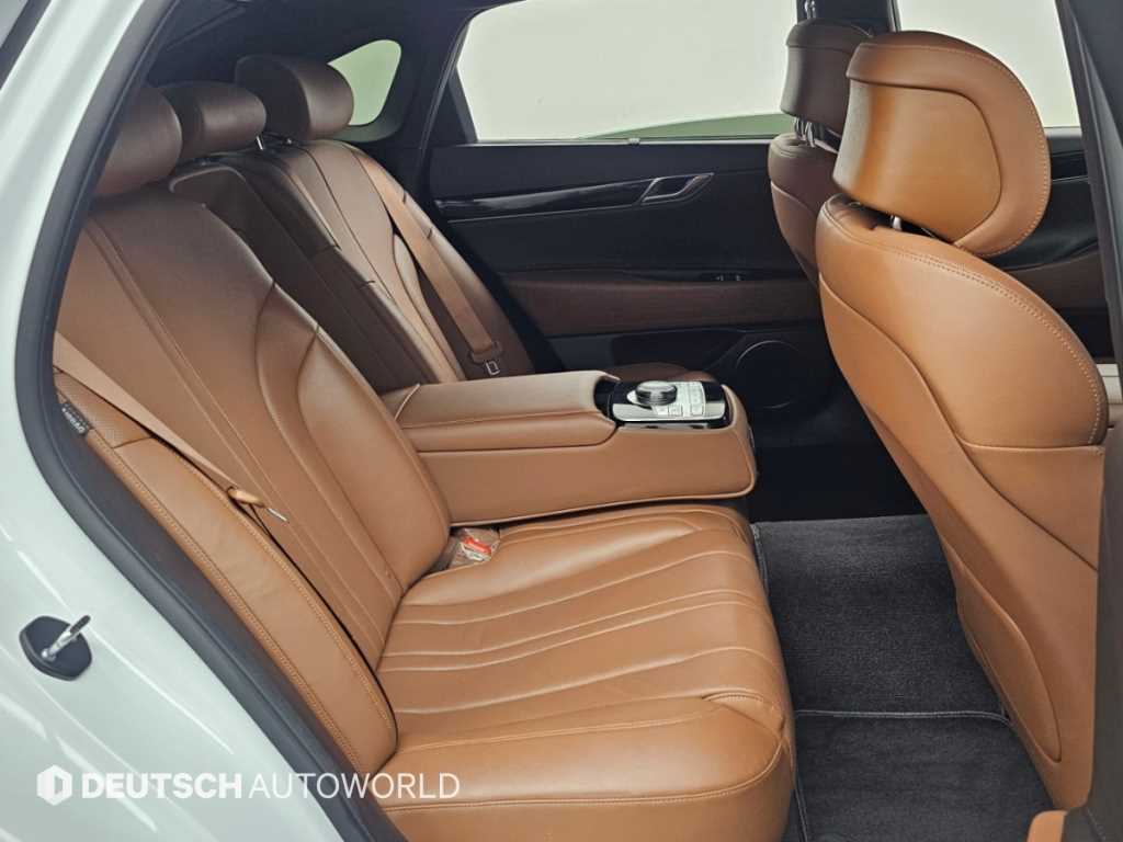 Genesis G80 — photo 12