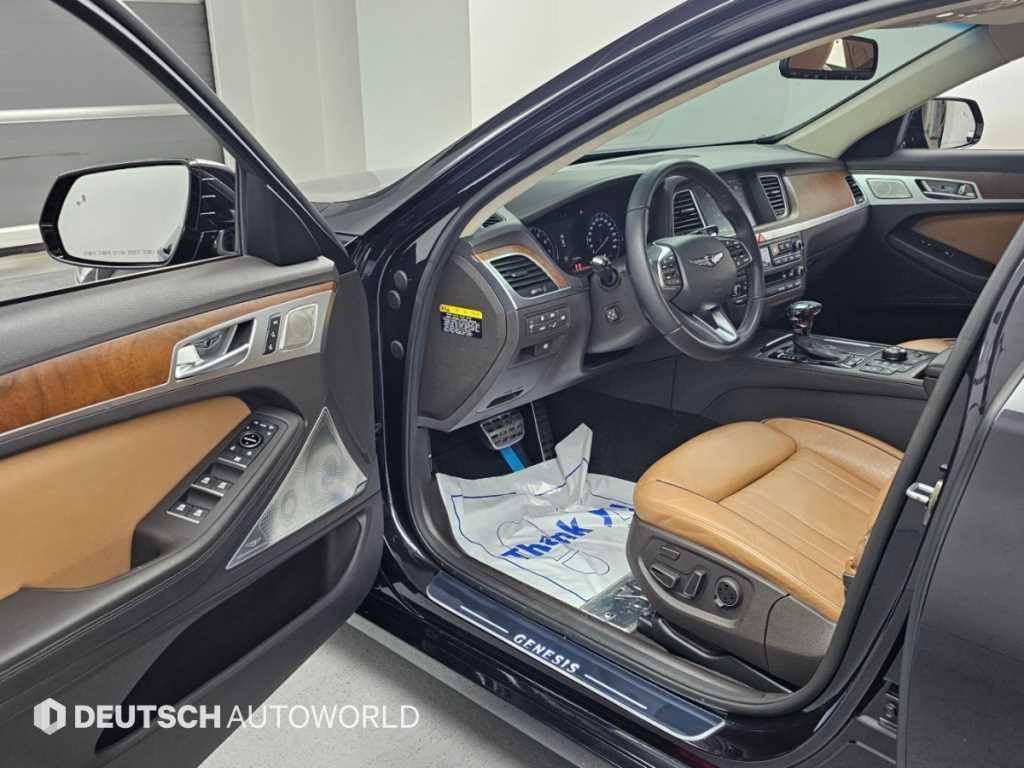 Hyundai Genesis — photo 12