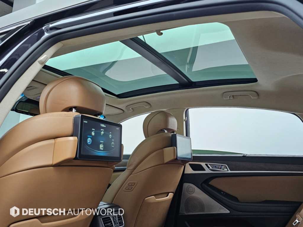 Hyundai Genesis — photo 18