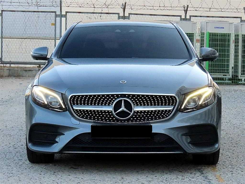 Mercedes-Benz E-Class — photo 01