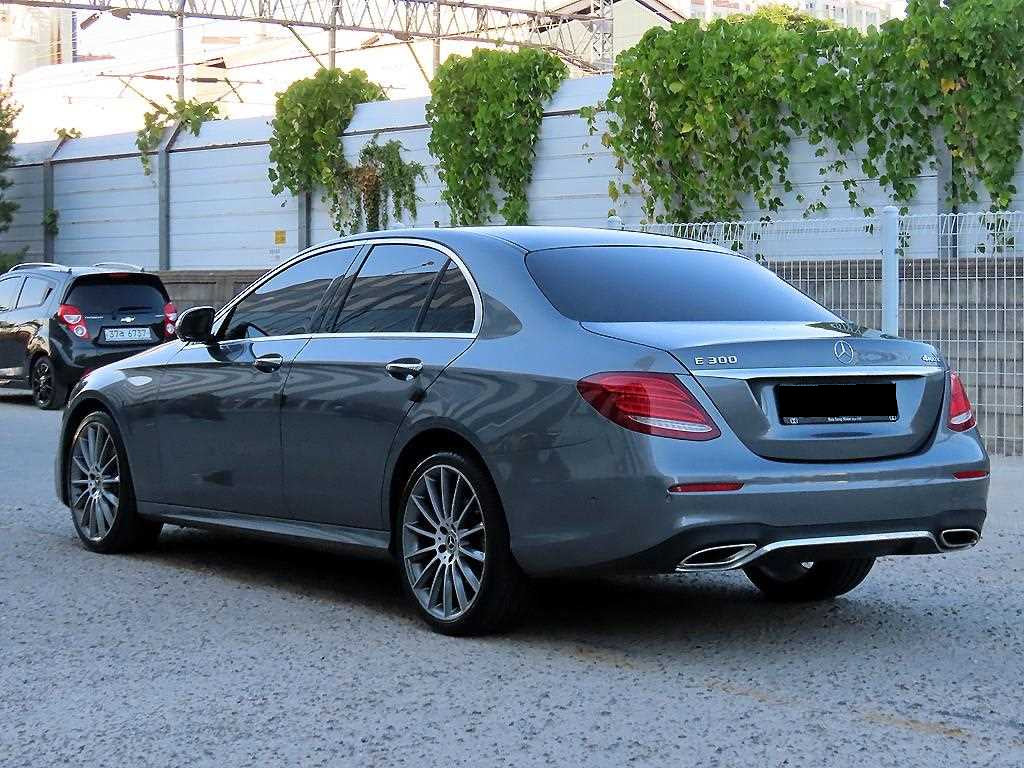 Mercedes-Benz E-Class — photo 03