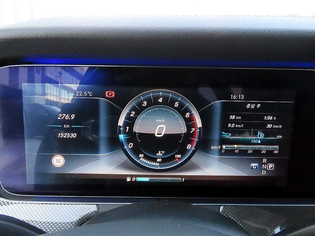 Mercedes-Benz E-Class — photo 09