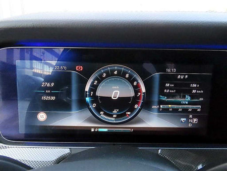 Mercedes-Benz E-Class — photo 09