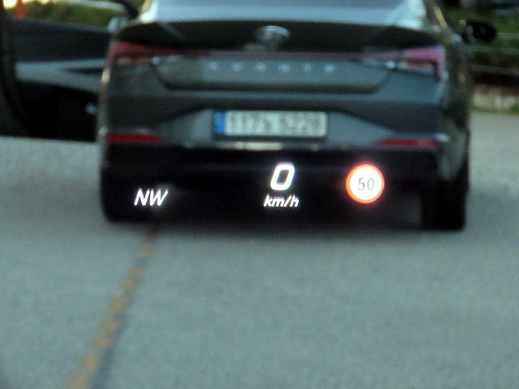 Mercedes-Benz E-Class — photo 10