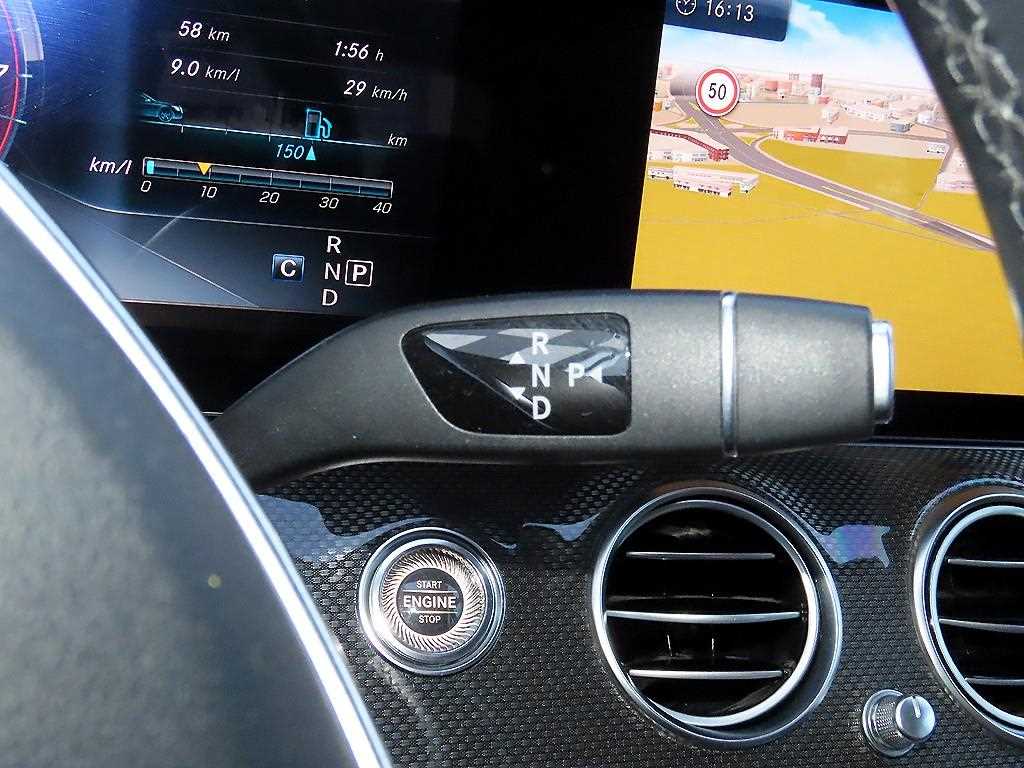 Mercedes-Benz E-Class — photo 11