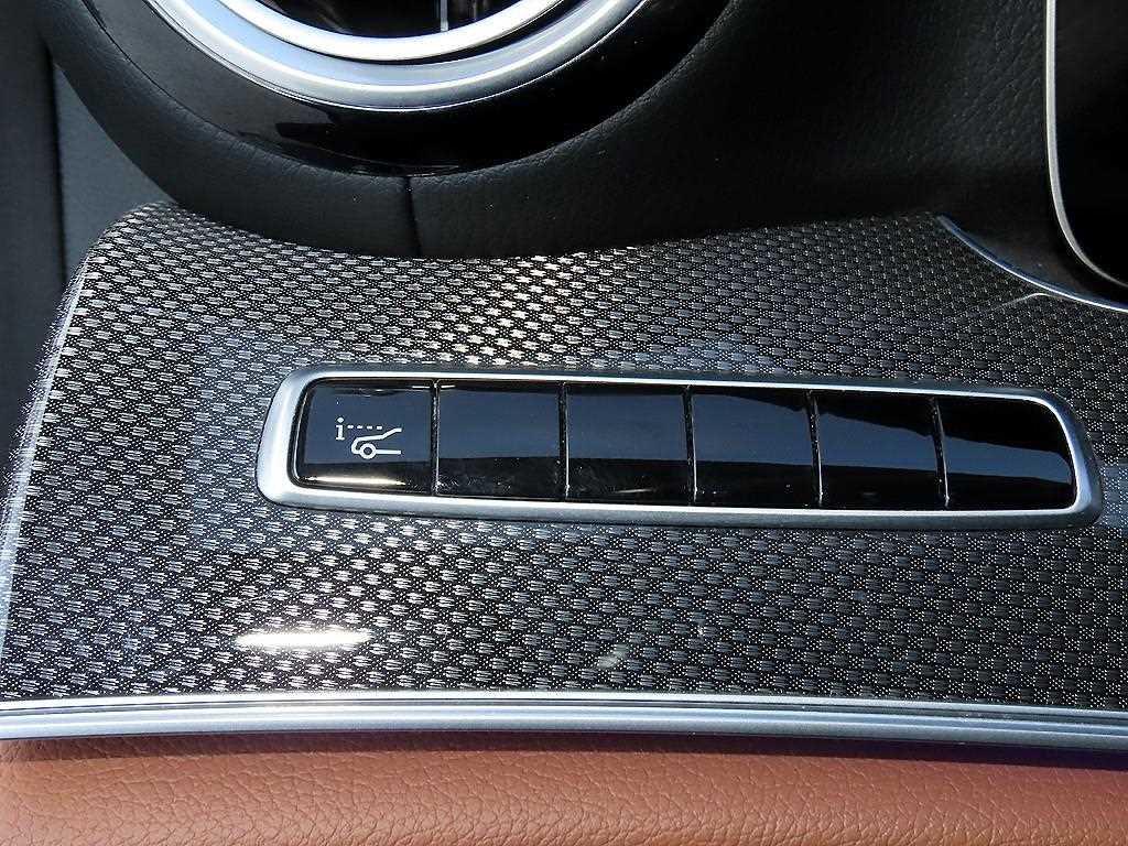 Mercedes-Benz E-Class — photo 12