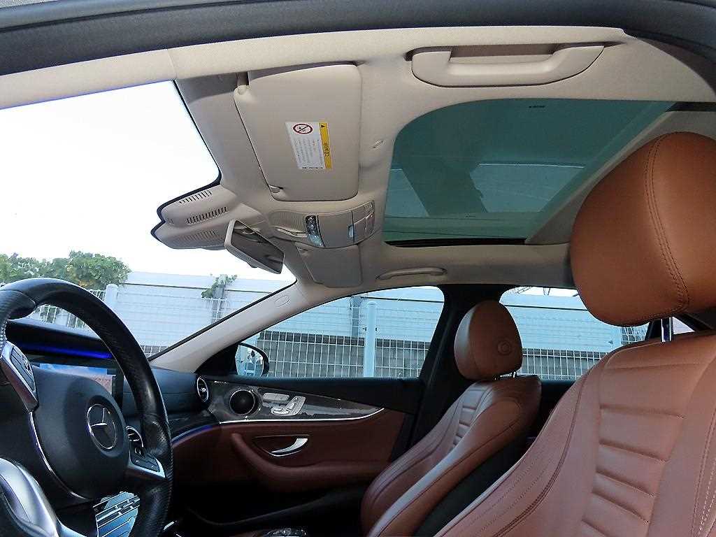 Mercedes-Benz E-Class — photo 16