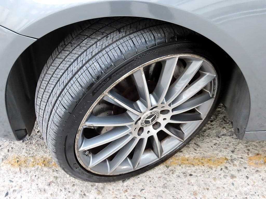 Mercedes-Benz E-Class — photo 20