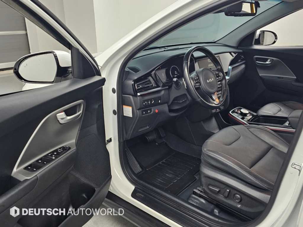 Kia Niro — photo 11
