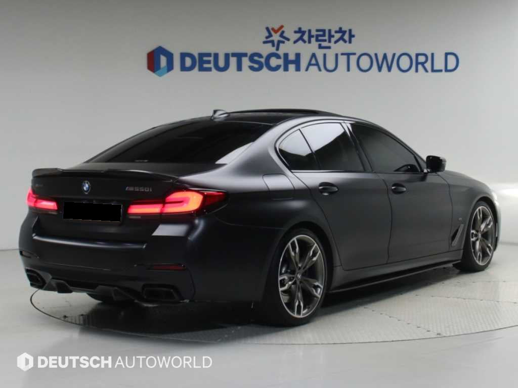 BMW 5-Series — photo 02