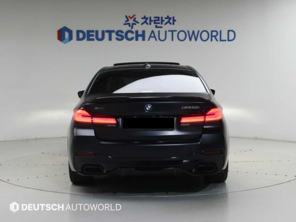 BMW 5-Series — photo 04