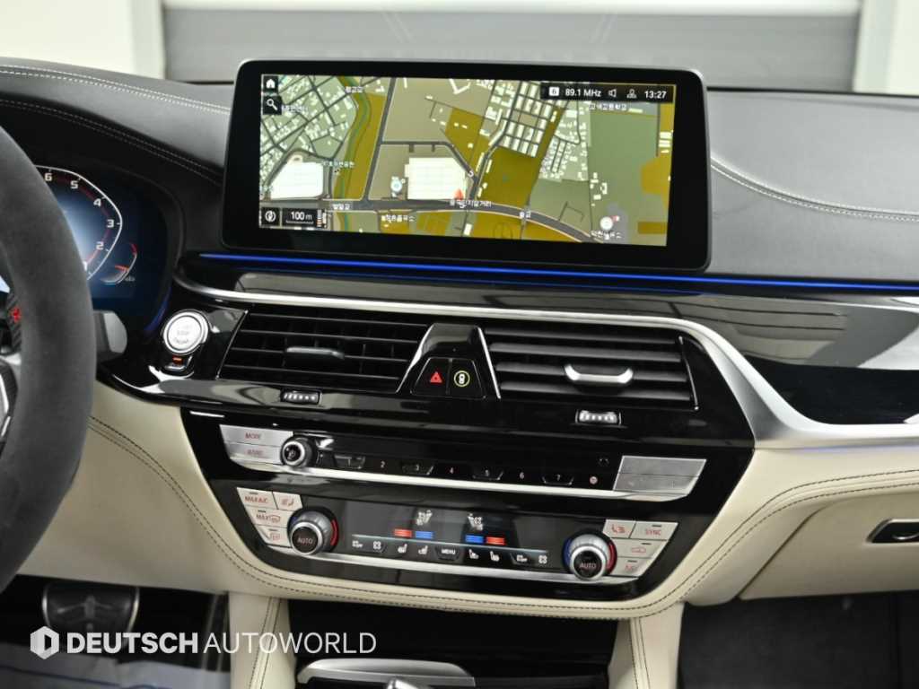 BMW 5-Series — photo 12