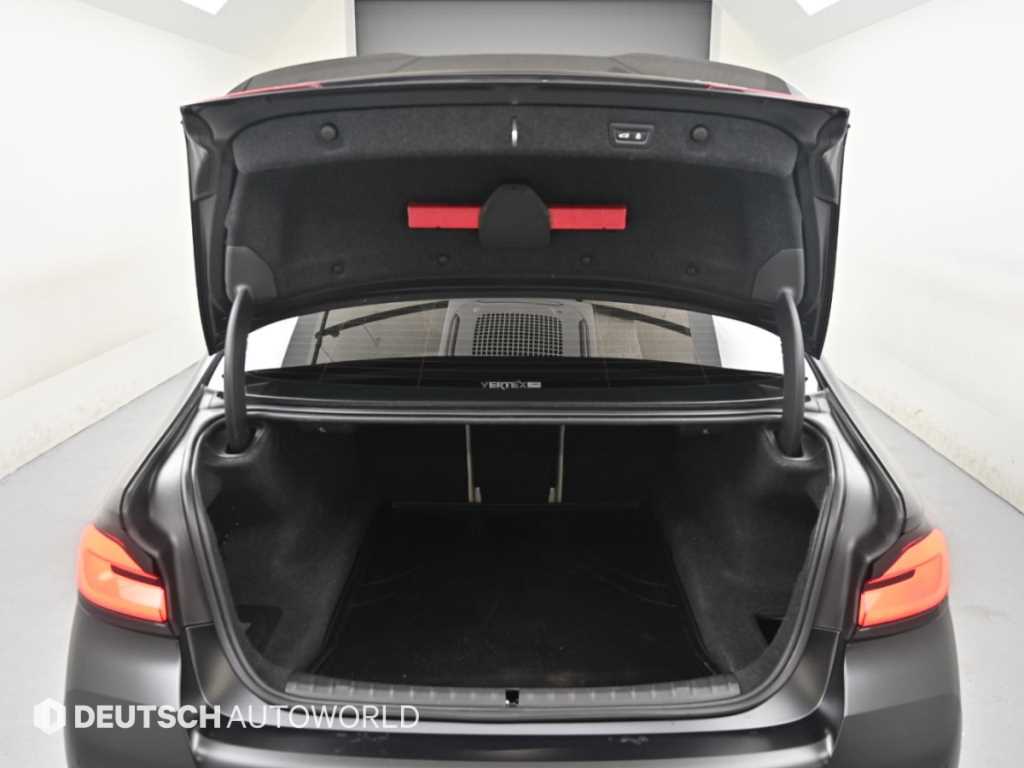 BMW 5-Series — photo 17