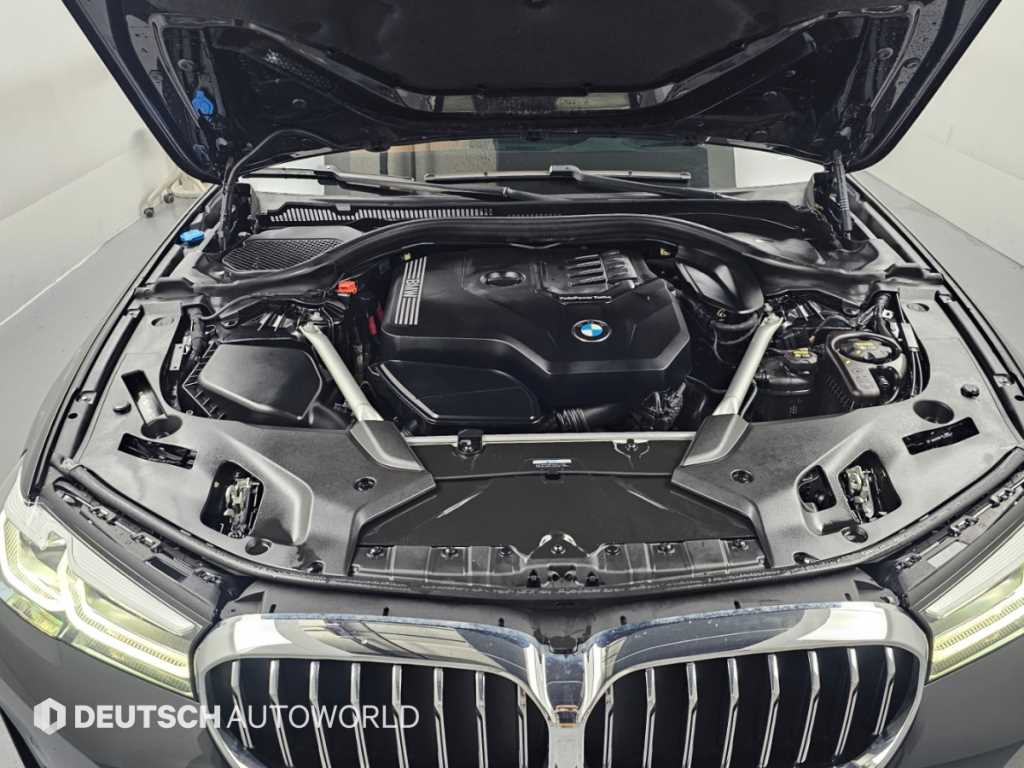 BMW 5-Series — photo 06