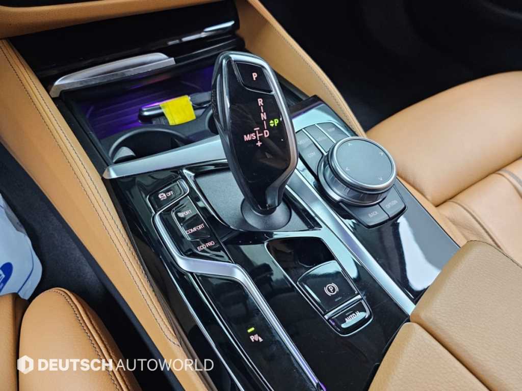 BMW 5-Series — photo 09