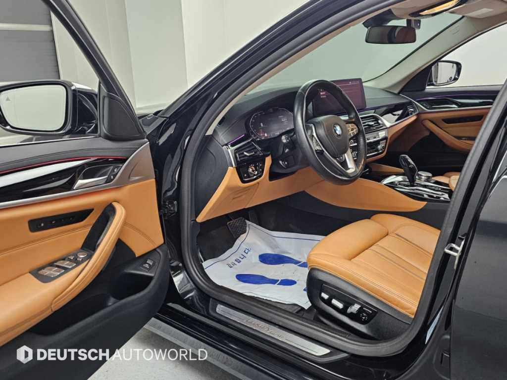 BMW 5-Series — photo 11
