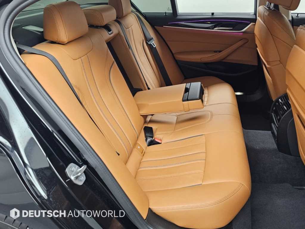 BMW 5-Series — photo 12
