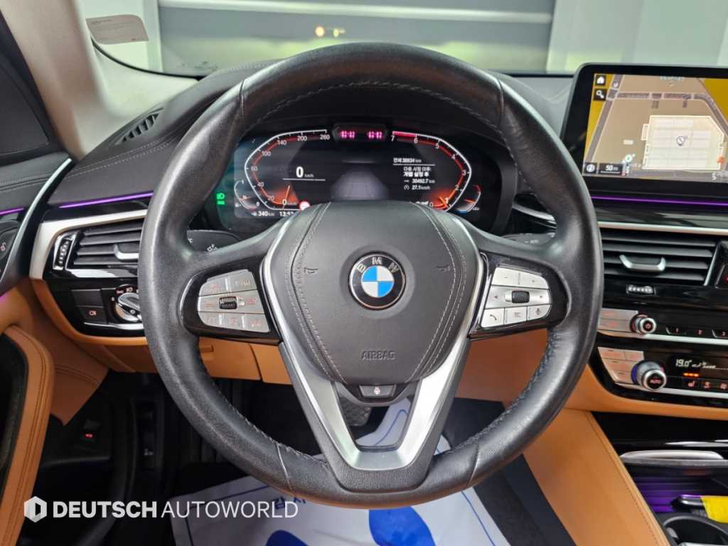BMW 5-Series — photo 13