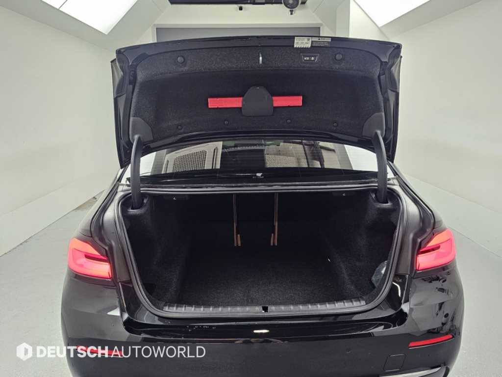 BMW 5-Series — photo 19