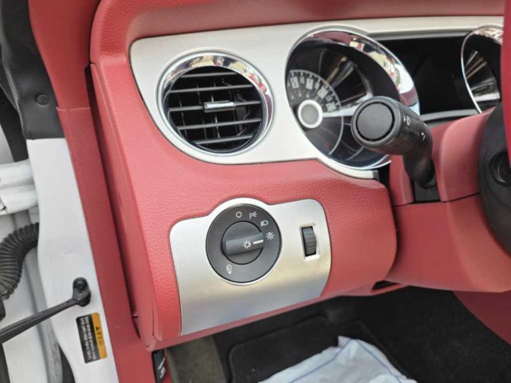 Ford Mustang — photo 11