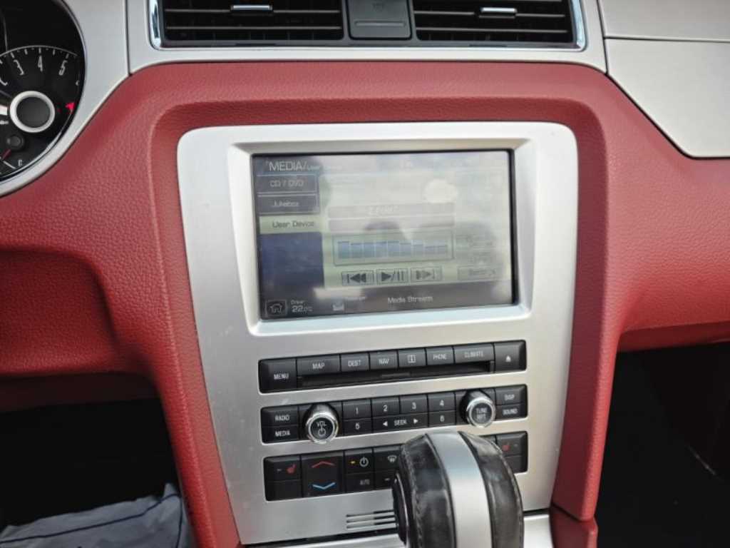 Ford Mustang — photo 12