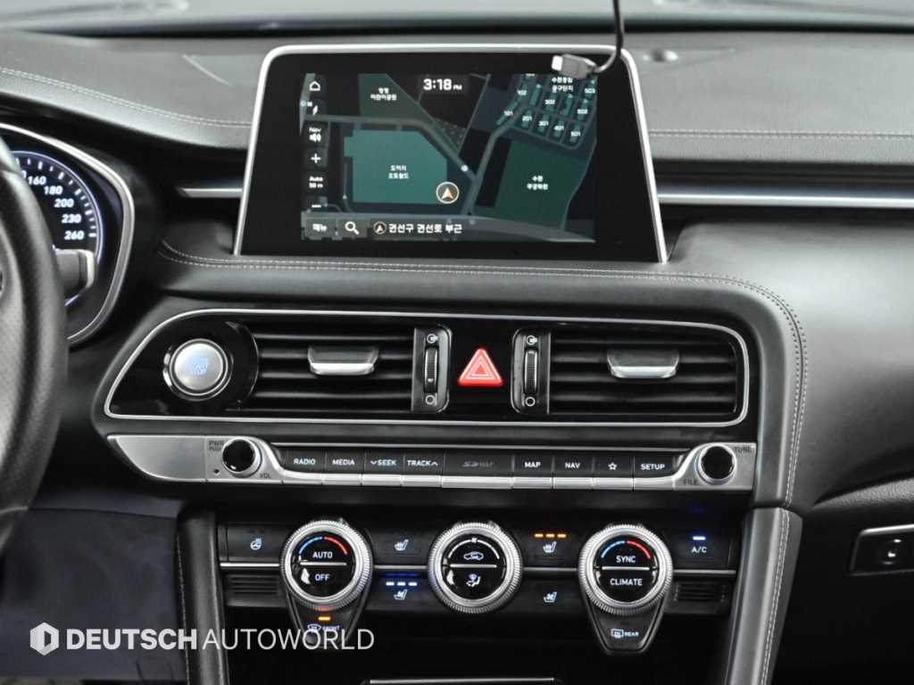Genesis G70 — photo 13