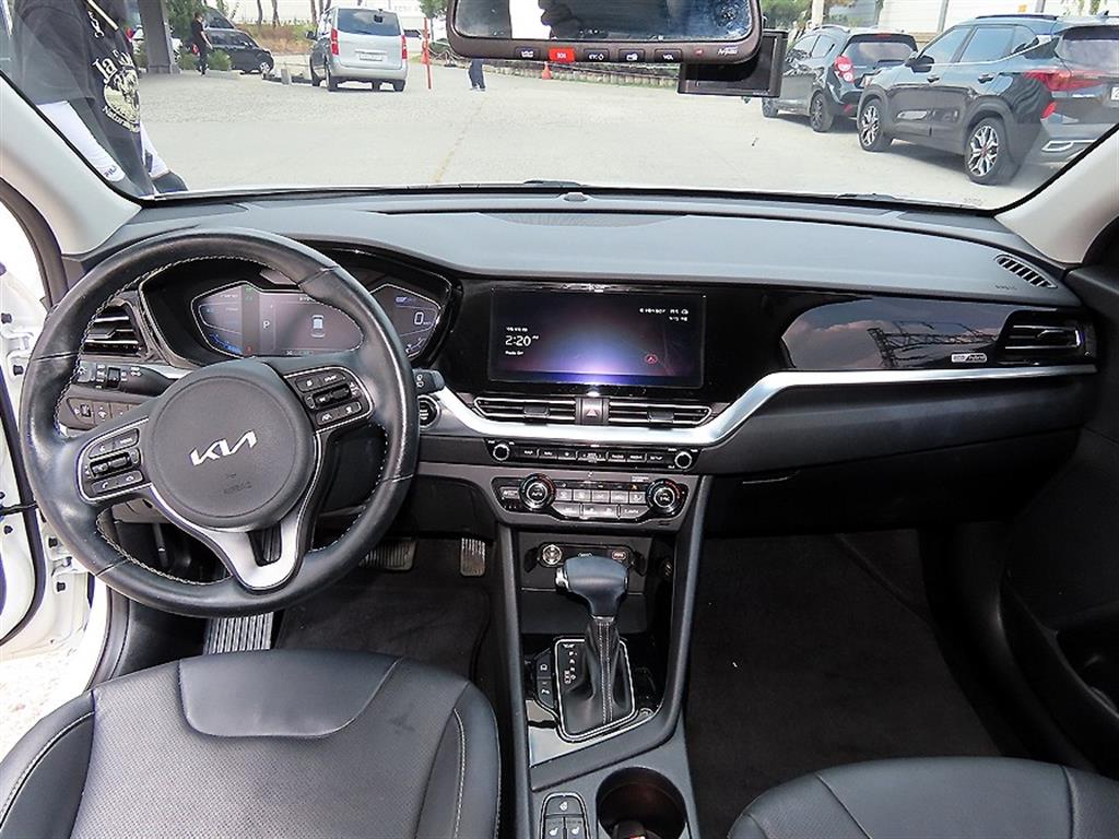 Kia Niro — photo 07