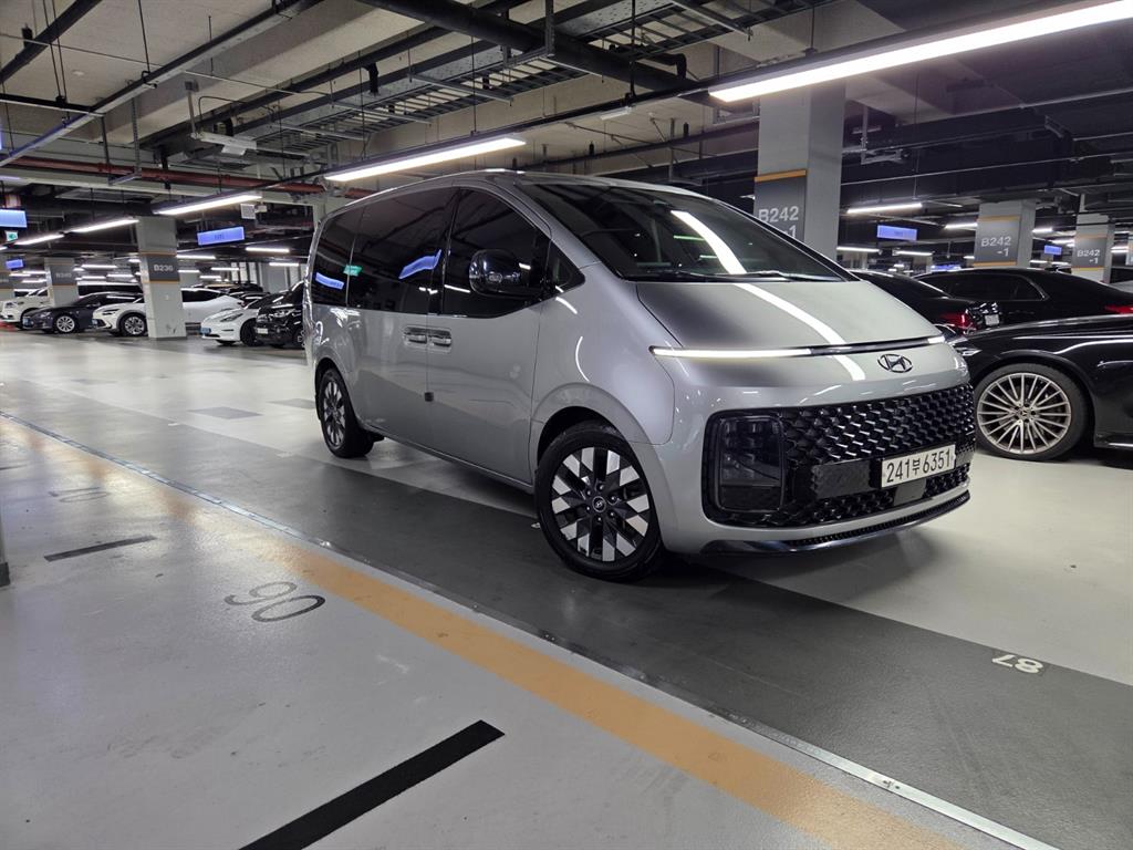 Hyundai Staria — photo 02