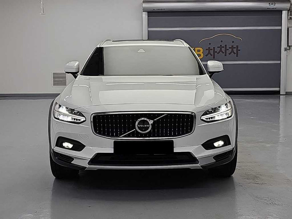 Volvo V90 — photo 02