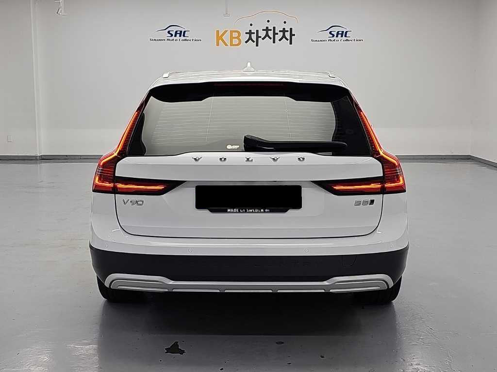 Volvo V90 — photo 03