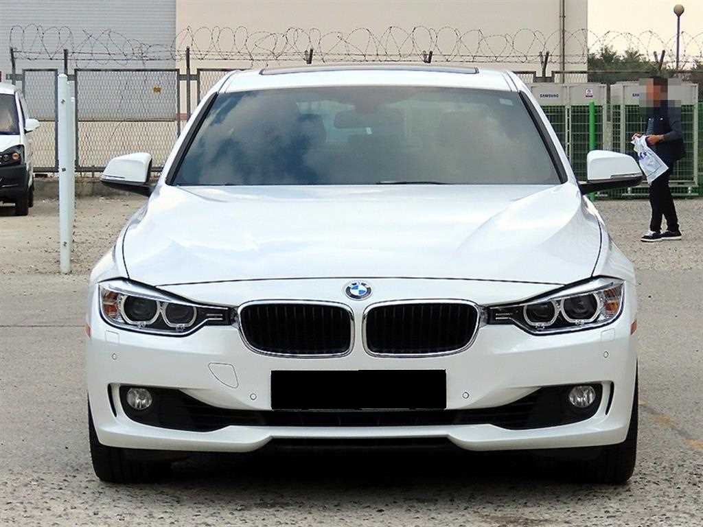 BMW 3-Series — photo 01