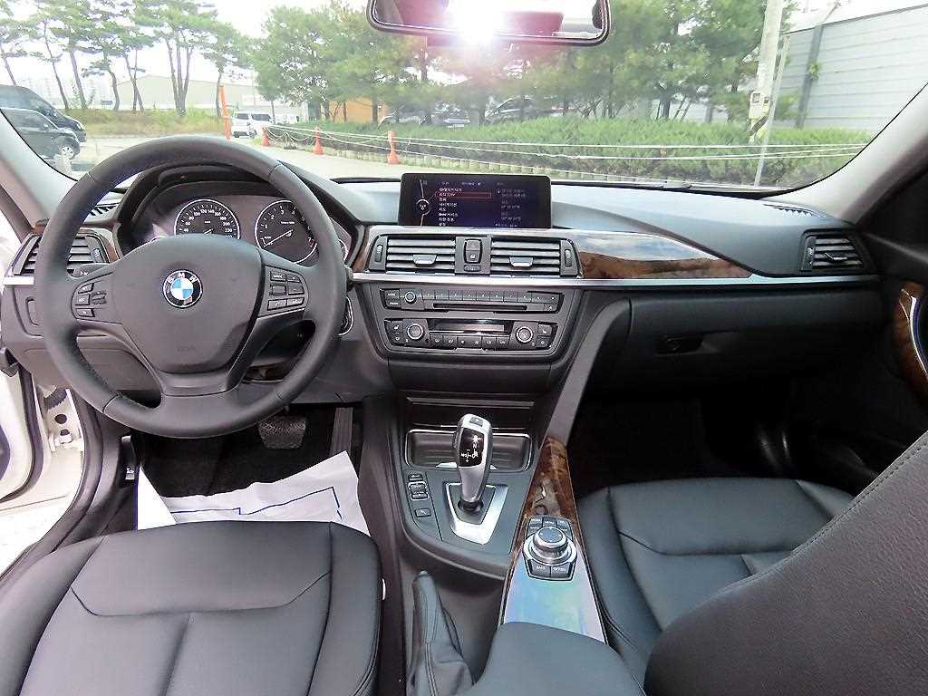 BMW 3-Series — photo 07