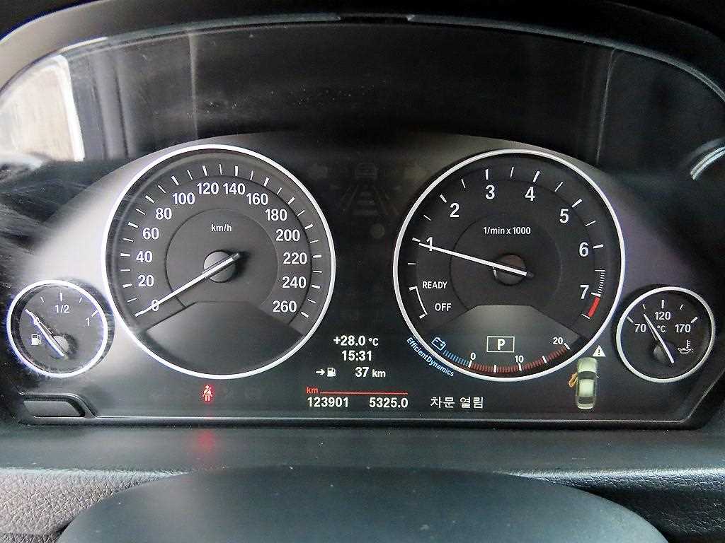 BMW 3-Series — photo 09