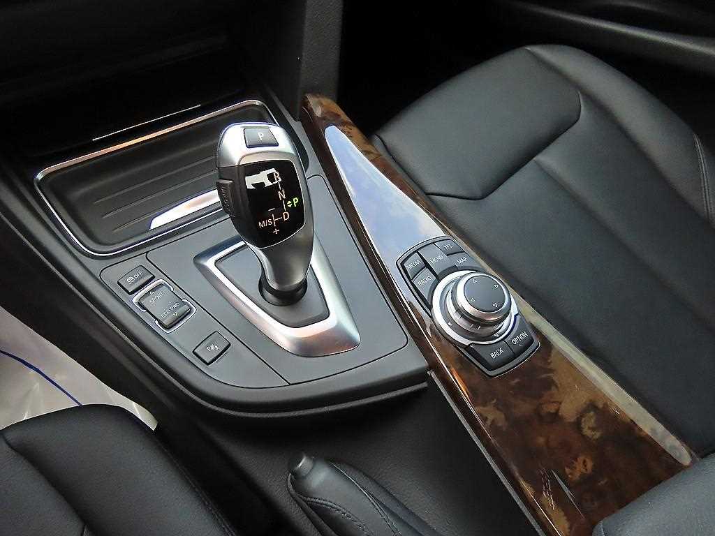 BMW 3-Series — photo 10