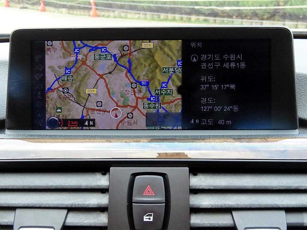 BMW 3-Series — photo 14