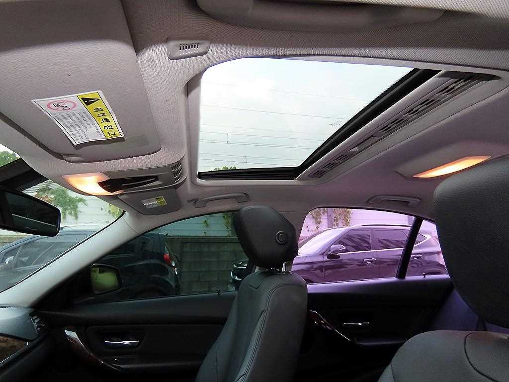 BMW 3-Series — photo 17