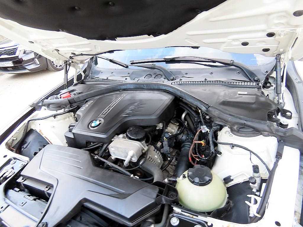 BMW 3-Series — photo 18