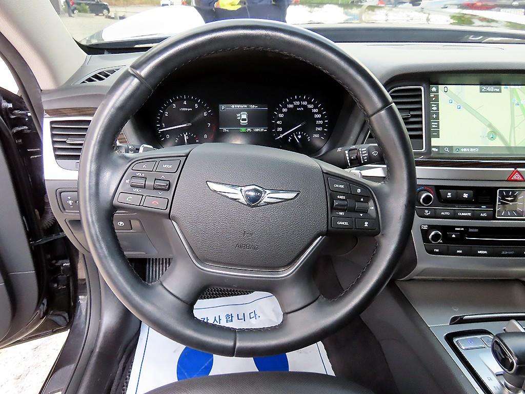 Genesis G80 — photo 08