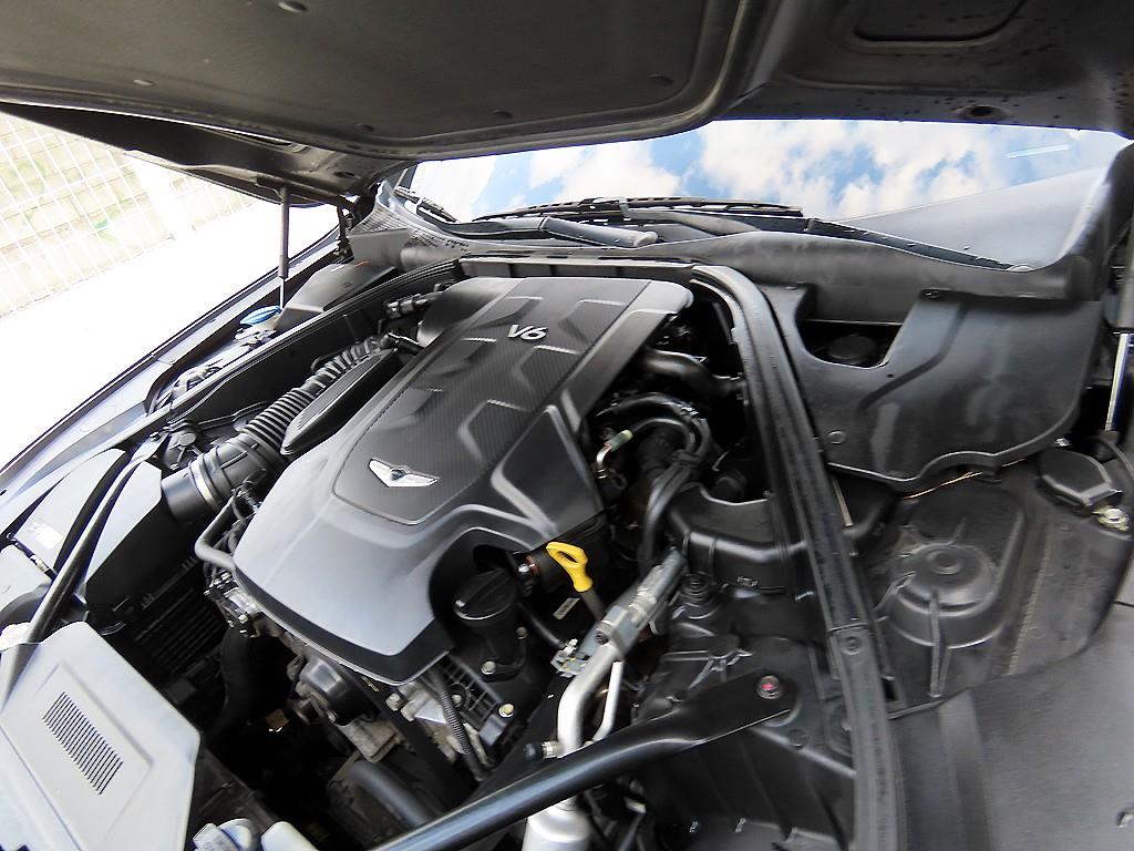 Genesis G80 — photo 19